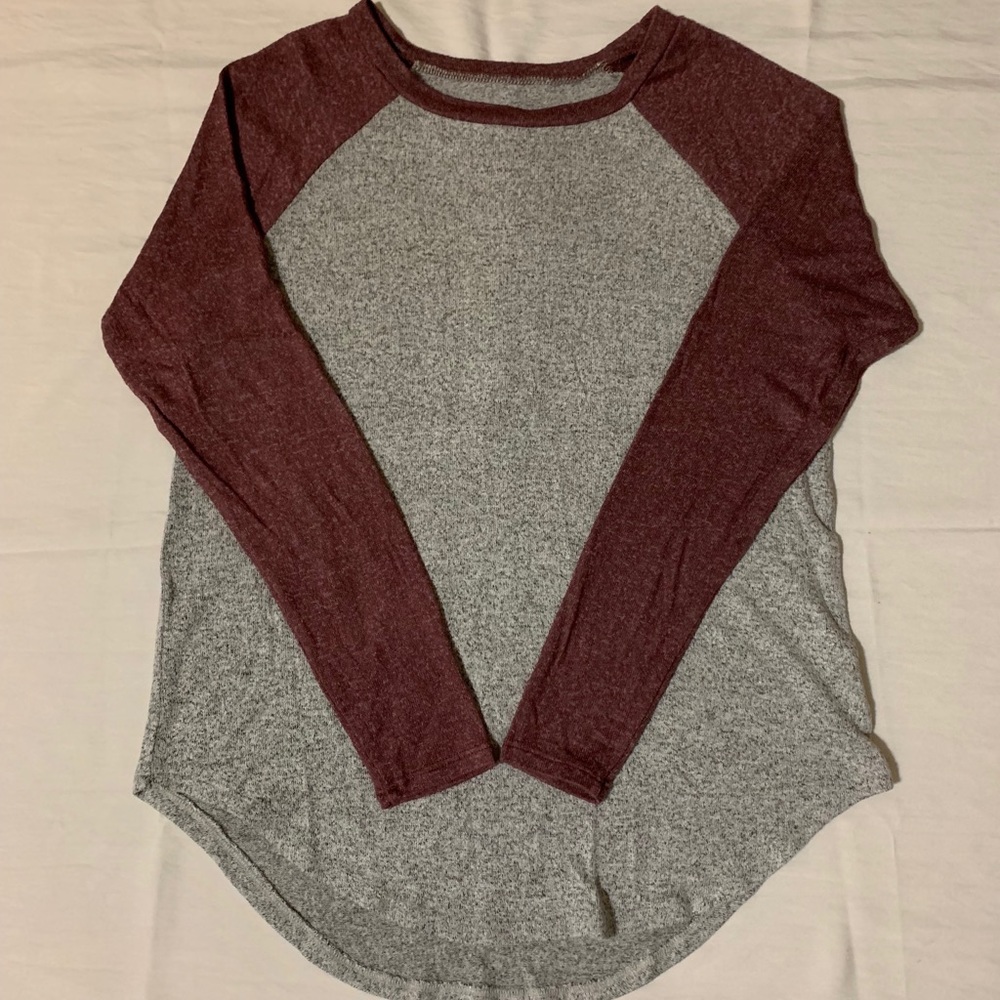 American Eagle Outfitters long-sleeved shirt